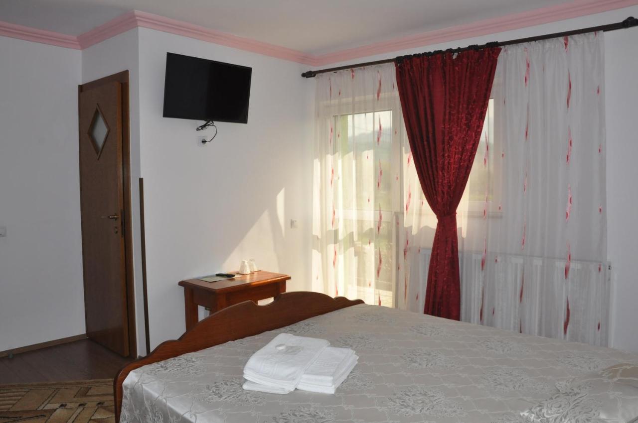 Vilman House Hotel Risnov Exterior photo